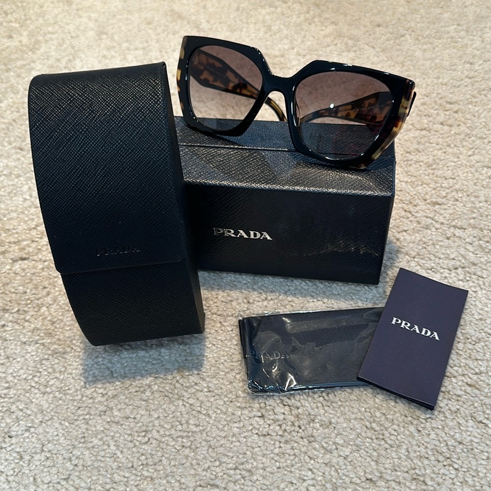 New Prada women’s sunglasses SPR 15W black tortoise 389-0A7 54-19